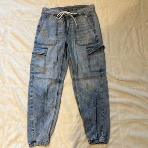 American Eagle size 8 cargo style jeans